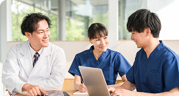 精神科や訪問看護経験者を歓迎し、研修と同行訪問でサポート